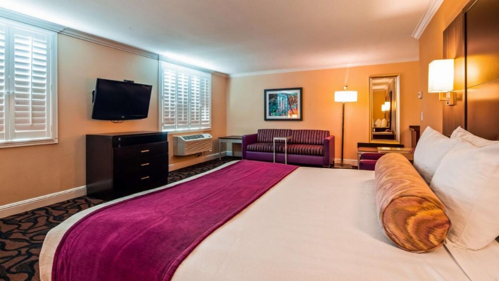 Best Western Plus Airport Plaza Main image
