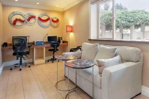 Best Western Plus Airport Plaza image 26