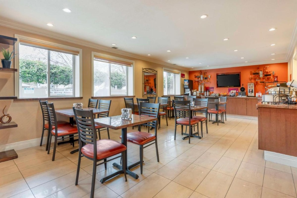 Best Western Plus Airport Plaza Image 28
