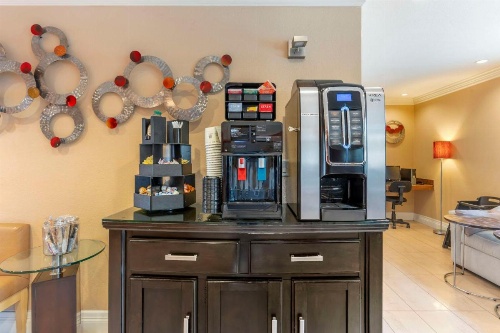 Best Western Plus Airport Plaza image 32