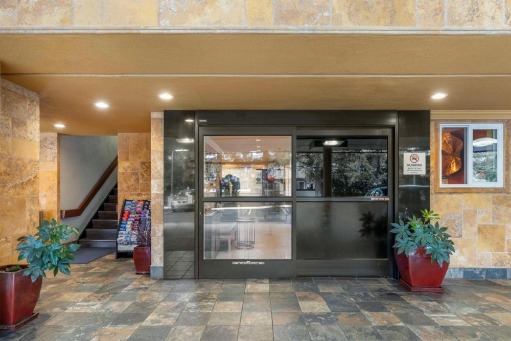 Best Western Plus Airport Plaza Image 36