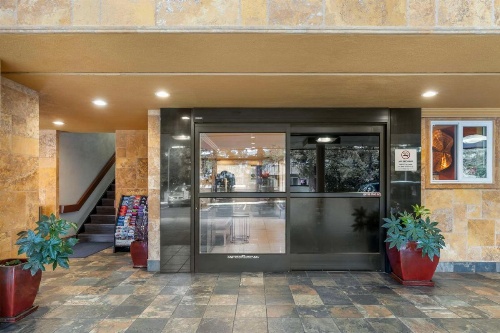 Best Western Plus Airport Plaza image 36