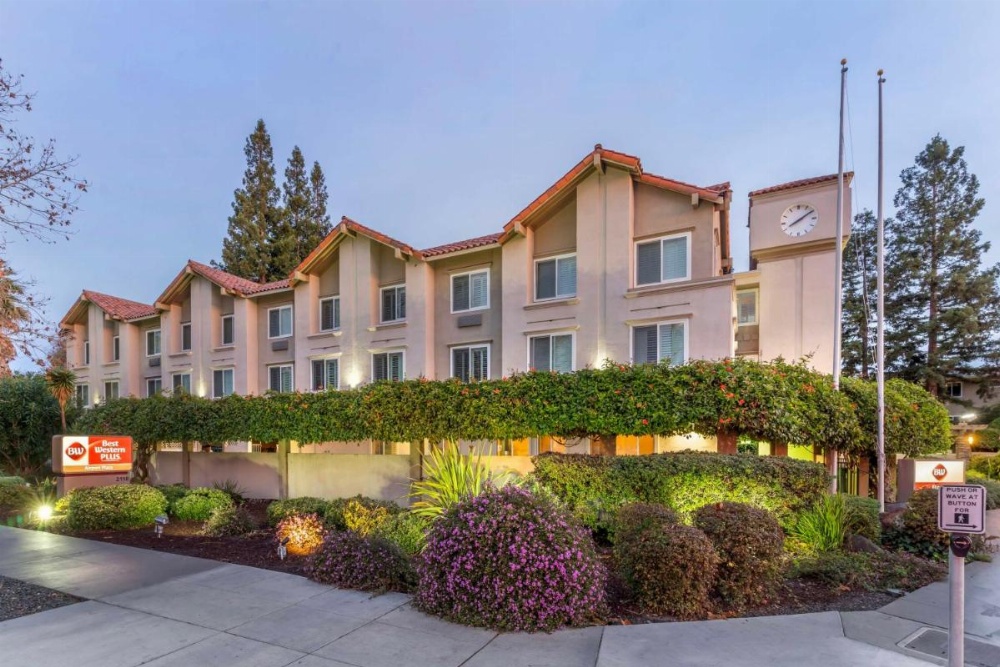 Best Western Plus Airport Plaza Image 38